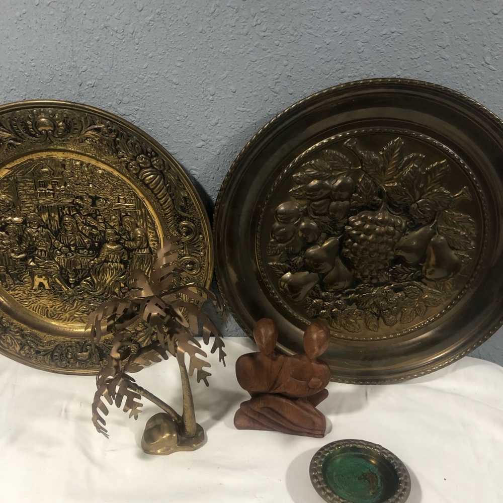 Wood and brass vintage items